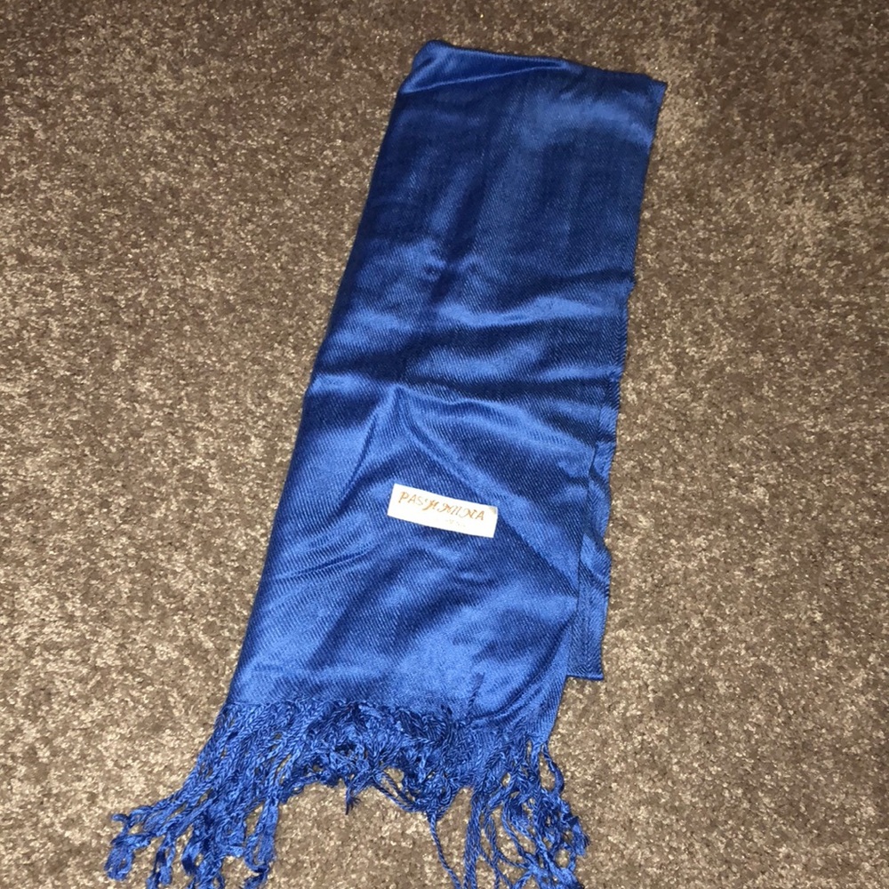 NWOT scarf